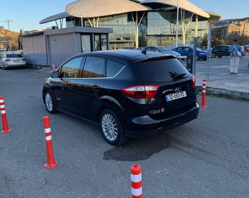 Ford C-Max Hybrid 3