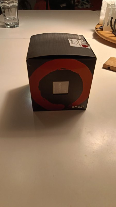 Процессор AMD Ryzen 7 3700x с кулером и мышкой