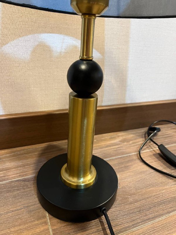 Чёрная с золотом лампа с абажуром 2