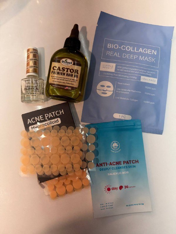 Набор уходовых средств: масла, маска, патчи, дезодорант, кисти для массажа, спонжи