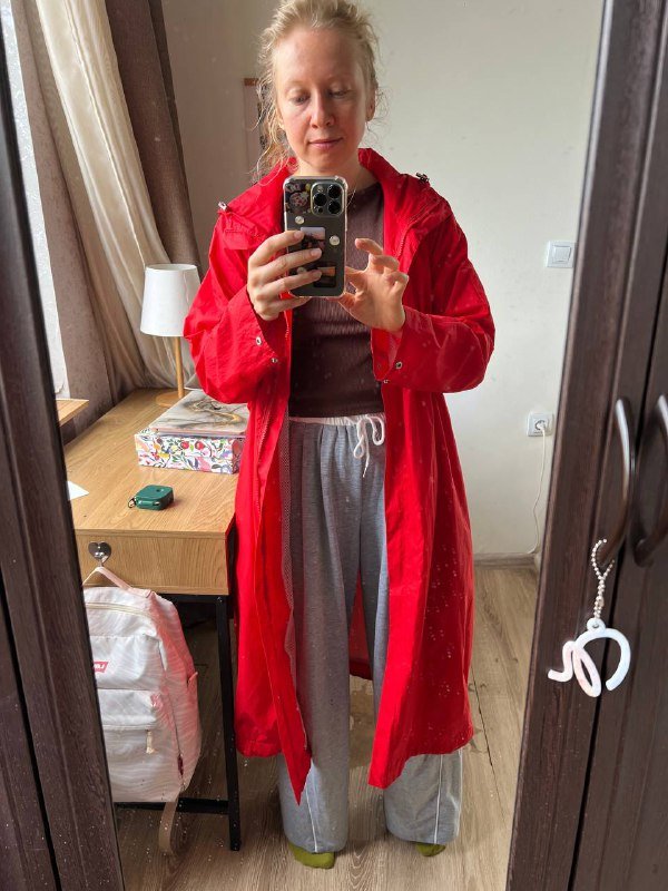 Дождевик-плащ красный женский 4