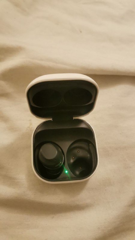 Samsung Galaxy Buds FE один наушник