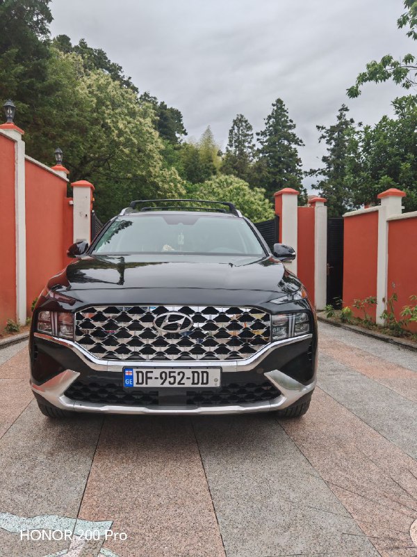 Hyundai Santa Fe 2023, отличное состояние, пробег 9200 км
