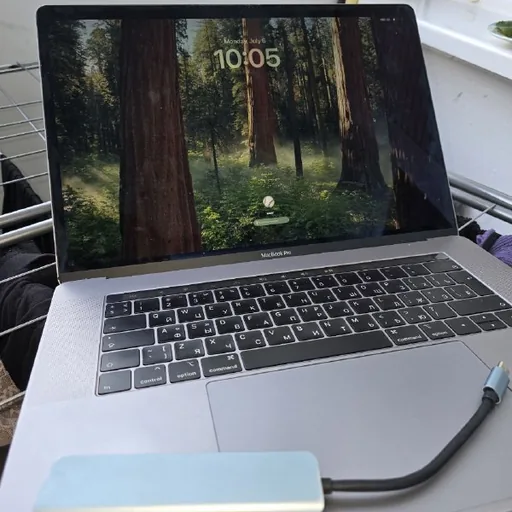 MacBook Pro 15" 2018 Silver i7 16GB 256GB