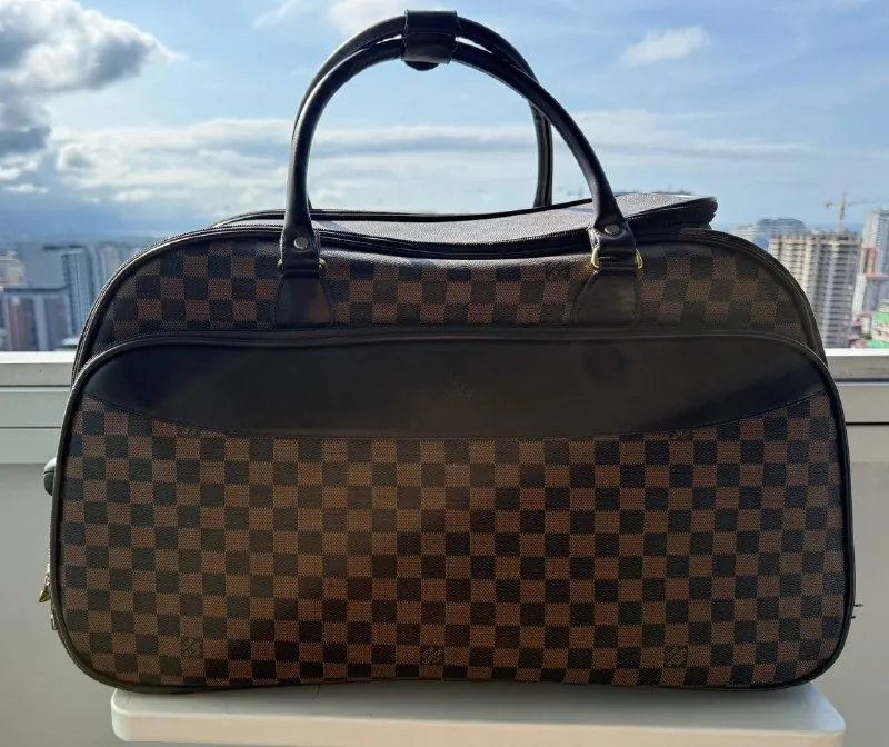 Travel bag with 2 wheels 1