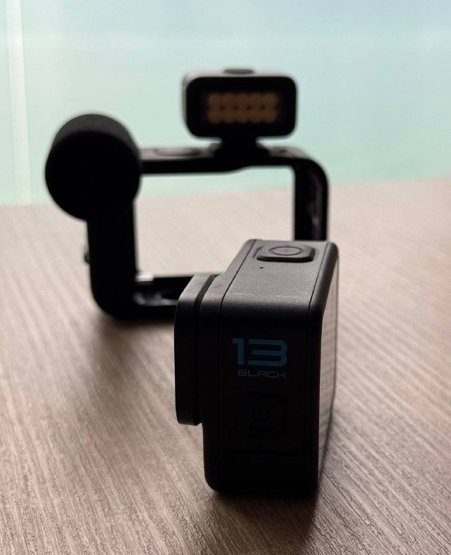 GoPro Hero 13, корпус со вспышкой, SD карта, микрофоны Saramonic 2