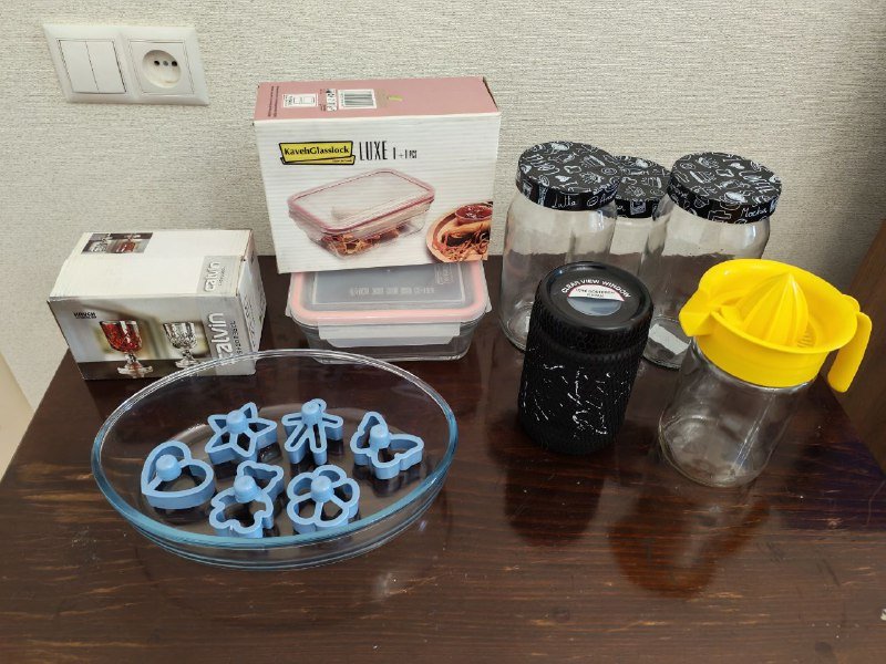 Рюмки, контейнеры, банки, форма для запекания, формочки, соковыжималка