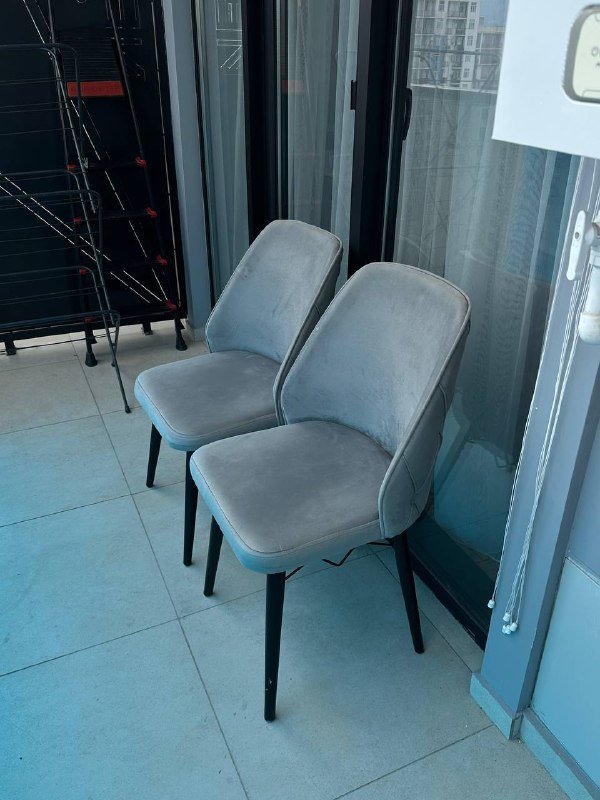 Стол 80см на 80см, 2 обеденных стула 4