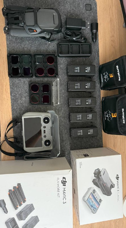 Дрон DJI Mavic 3 Classic DJI RC fly more kit