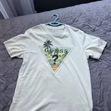 Calvin Klein, Guess, бордовая куртка Waikiki, зелёная Jack & Jones 3