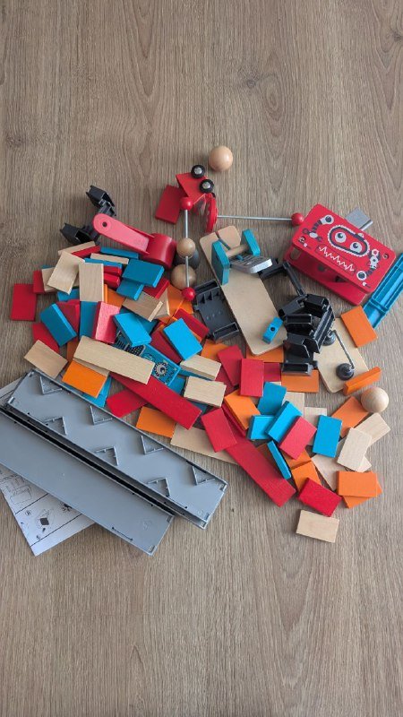 Падающее домино Hape деревянное с кубиками 2