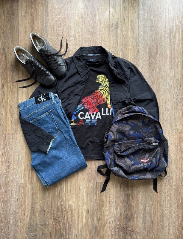 Футболка Roberto Cavalli, Харрингтон GAP, Джинсы Calvin Klein, Рюкзак Eastpak, Кроссовки Gucci Ace Black Gg