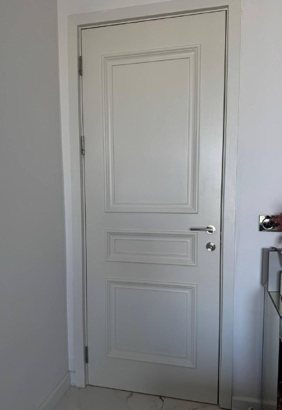Дверь межкомнатная с рамой и ручками 2
