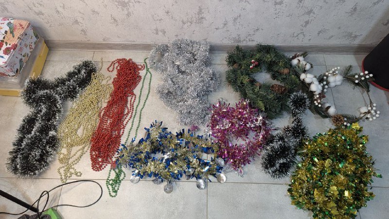 Новогодний набор украшений, костюмы Дед Мороз и Снегурочка, гирлянды 4