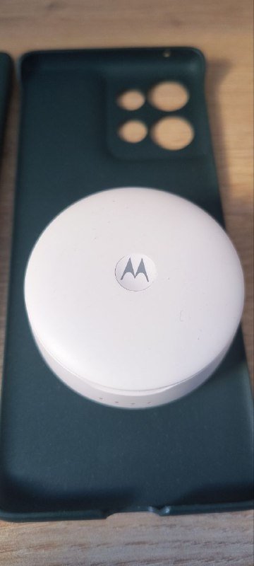 Телефон Motorola edge 50, беспроводные наушники Motorola bud's 6