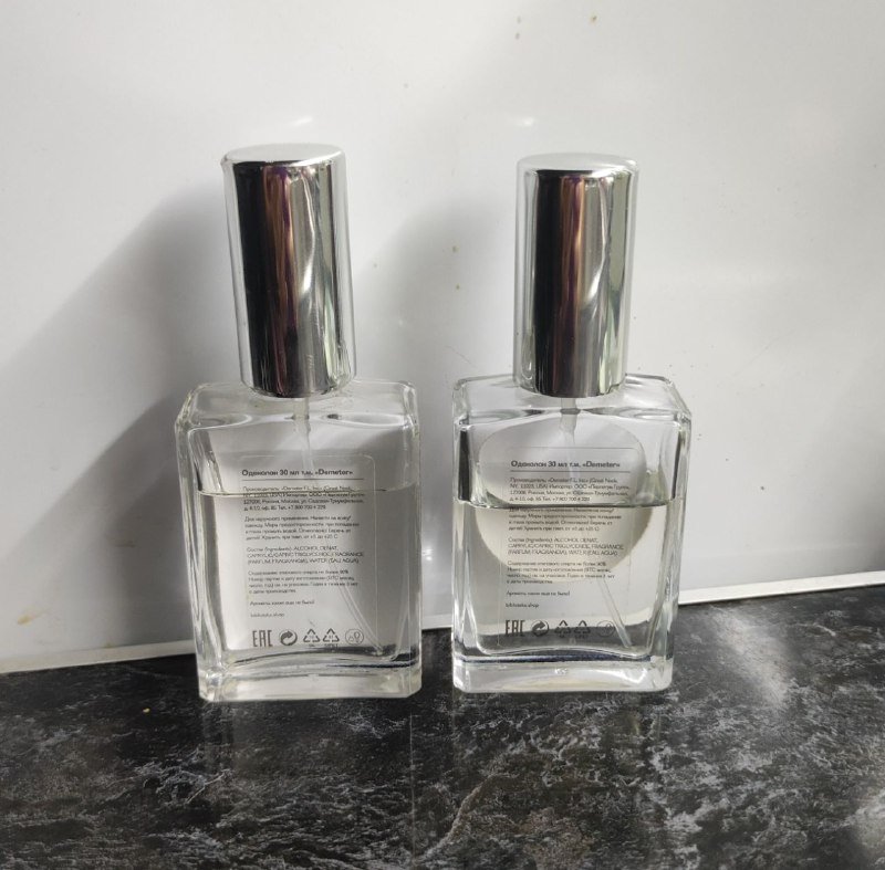 чёрное платье из кожзама, комбинезон тёмно-синий, лёгкое чёрное платье, кошачья паста, нишевые духи 10