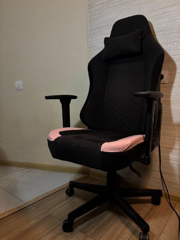 Компьютерное игровое офисное кресло NIBE black fabric