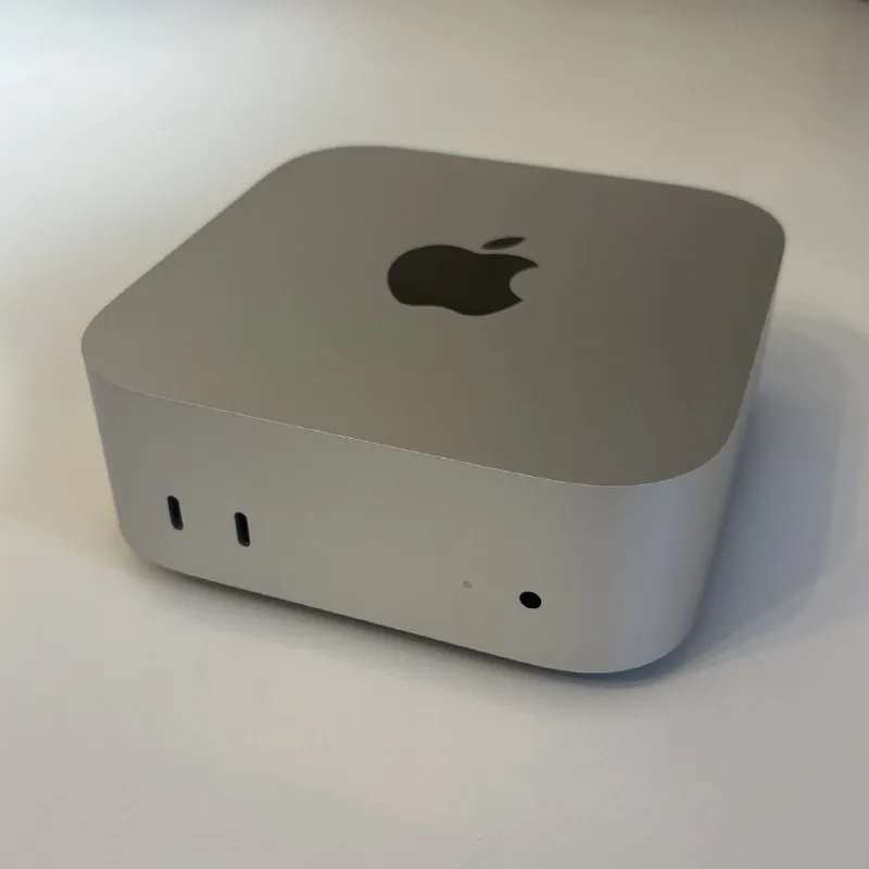 Mac mini M4 Pro, Magic Keyboard, Magic Trackpad 1