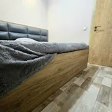 Двуспальная кровать с тумбами и матрасом 3