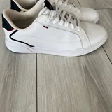 Men's branded Tommy Hilfiger sneakers, size 42 2