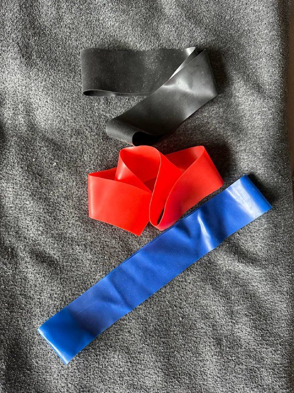 Нитки, иголки, крема для обуви, зажигалки, резинки для спорта 4