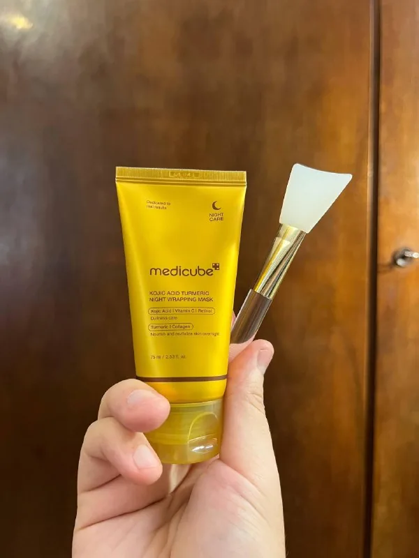 Ночная маска-плёнка Medicube Kojic Acid Turmeric 1