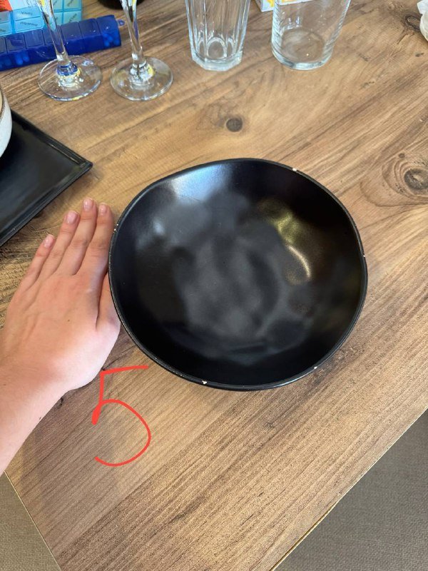 Тарелки керамические, стеклянный контейнер, бутылка, кружки, кофейник, фильтр 4