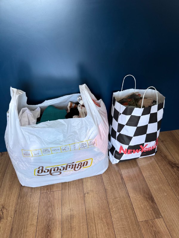 Плойка-волна, выпрямитель, коврик для йоги, штатив, искусственные цветы, зарядное устройство, босоножки, набор спиц и пряжа, женская одежда 10