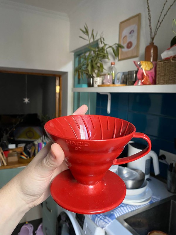 Воронка V60 пластиковая красного цвета 2
