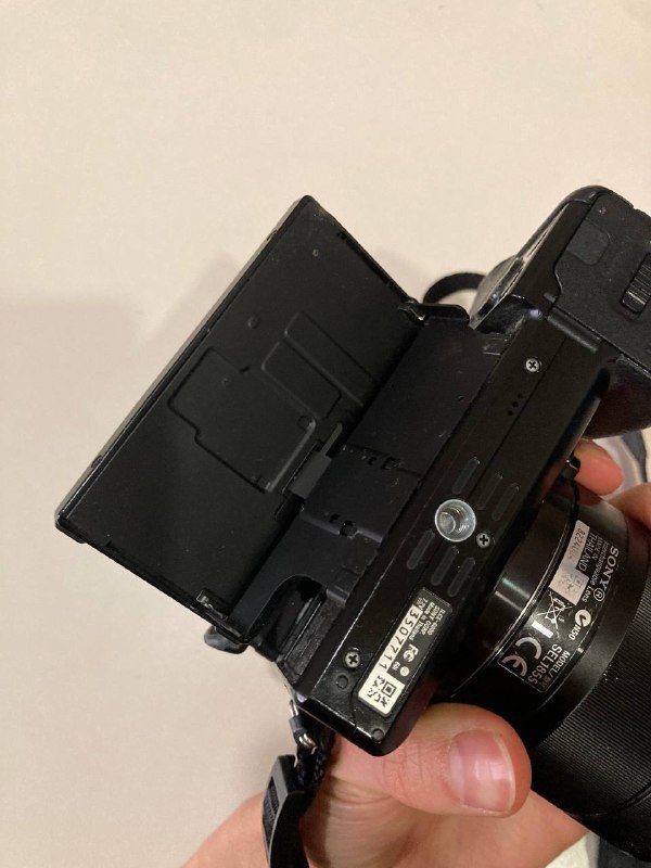 Sony a6000 camera with e-mount lens 18-55 5