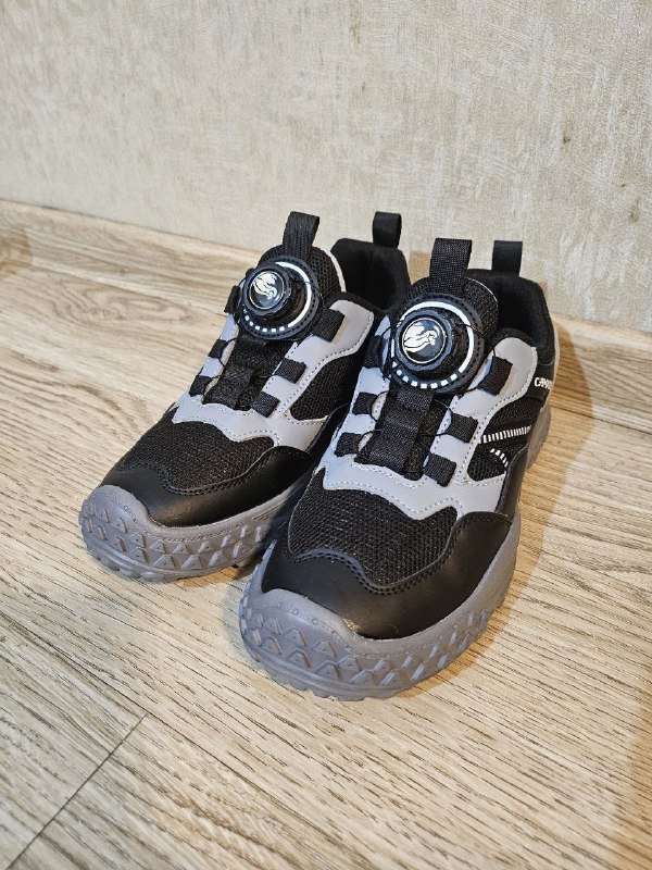 Детские кроссовки размер 38 EU 2