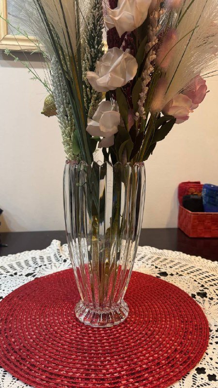 Вазы белая, зеленая