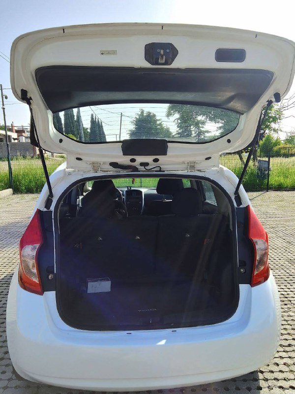 Nissan Note 2014 1.6 л леворульная 3