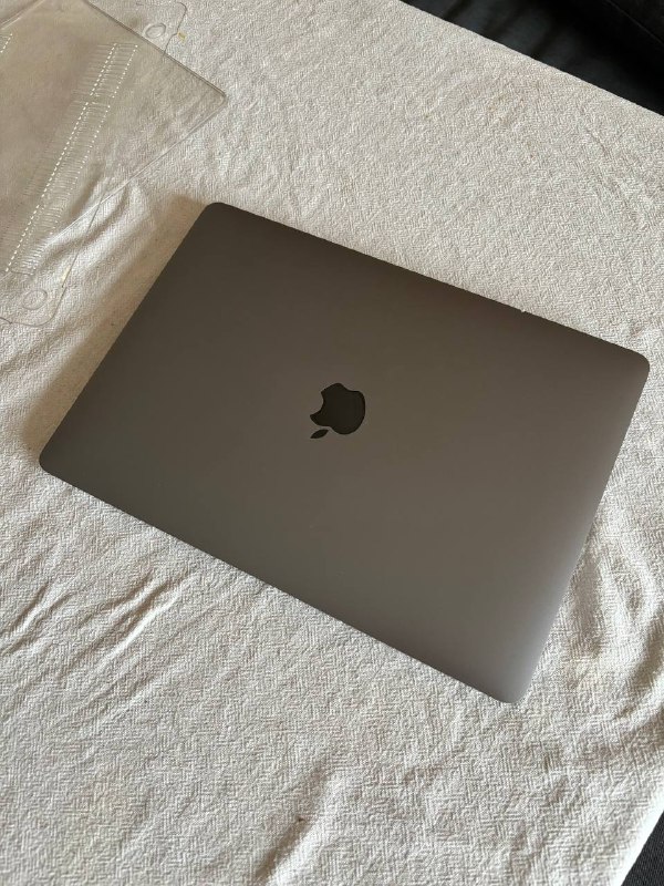 MacBook Air 13” 2020 (Space Gray) 2