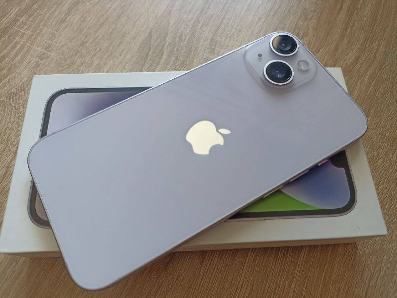 iPhone 14 с зарядкой 2
