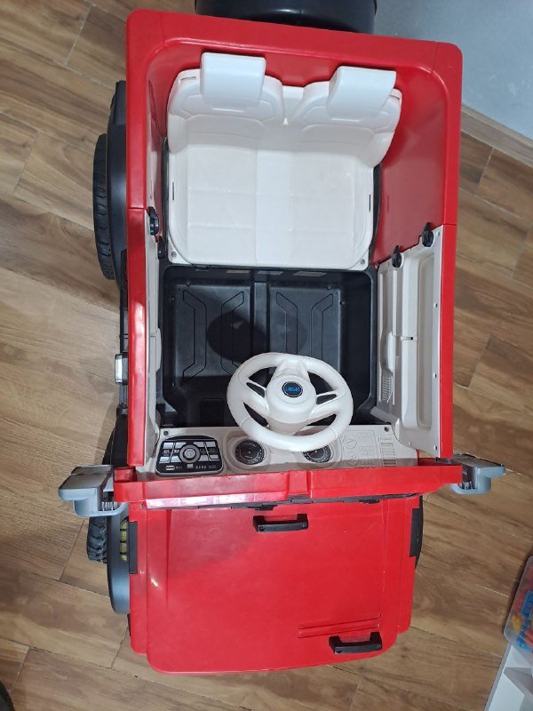 Детская машина электромобиль красная с пультом 2