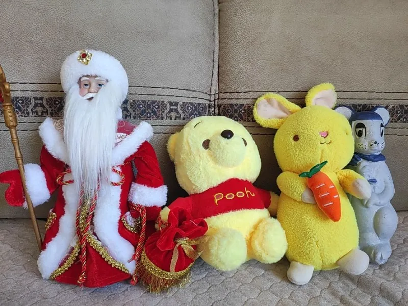 Мягкие игрушки, фигурка Деда Мороза, мышь-копилка