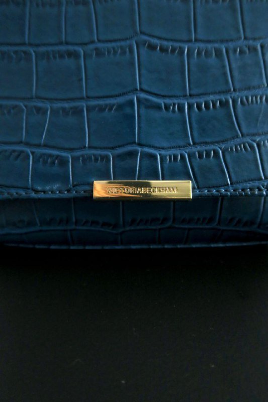 Темно-бирюзовая кожаная сумка кроссбоди с тиснением под крокодила 2