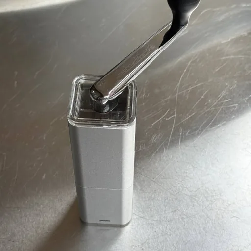 Ручная кофемолка HARIO