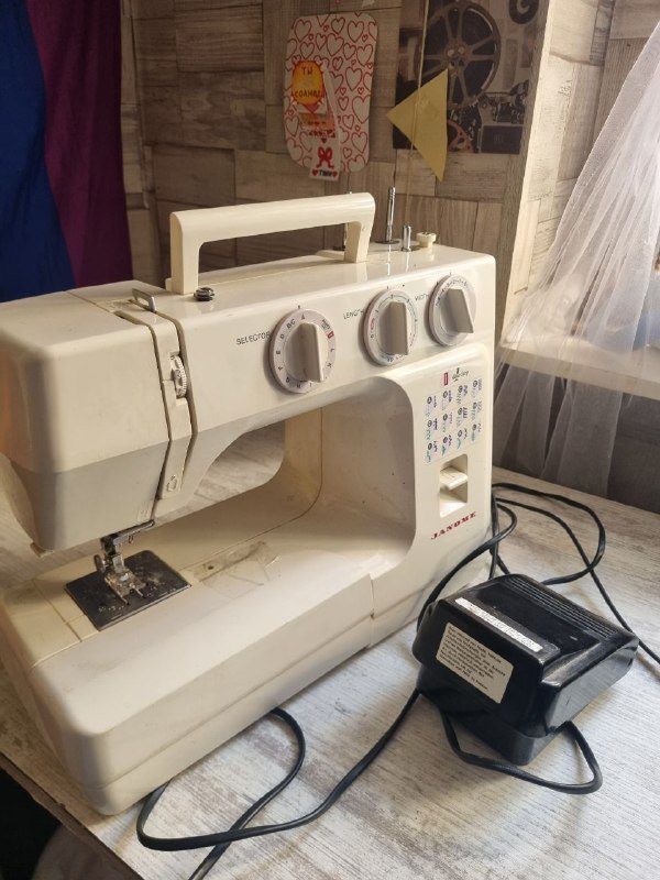 винтажная швейная машинка Janome