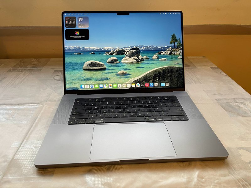 Apple MacBook Pro 16" M2 Pro, MacBook Air 13.6" M2, Dell Precision 7670