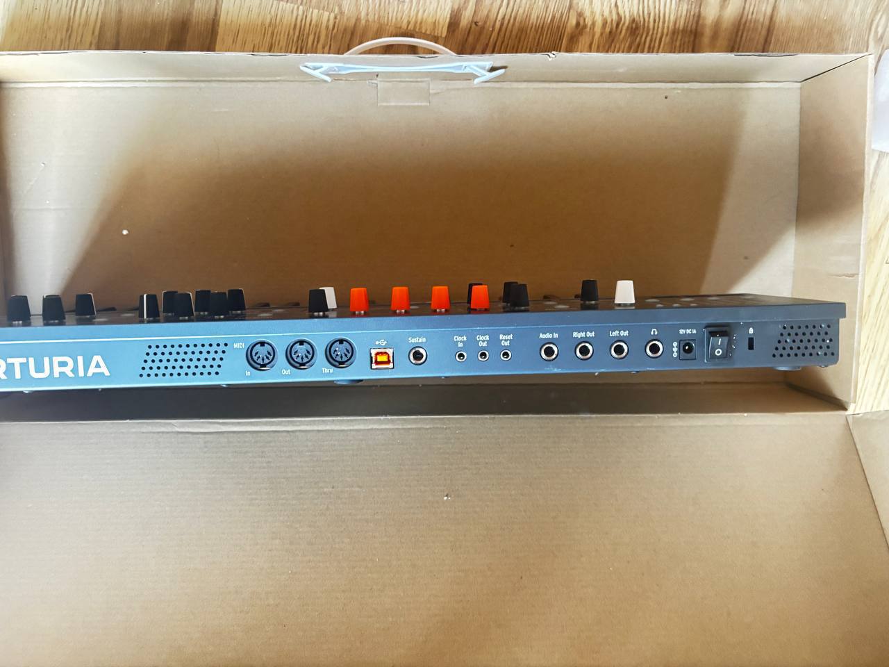 Синтезатор Arturia minifreak 3