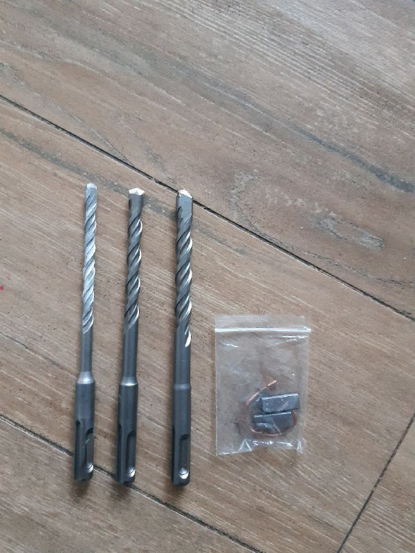 Перфоратор Total с тремя бурами и запасными щетками 3