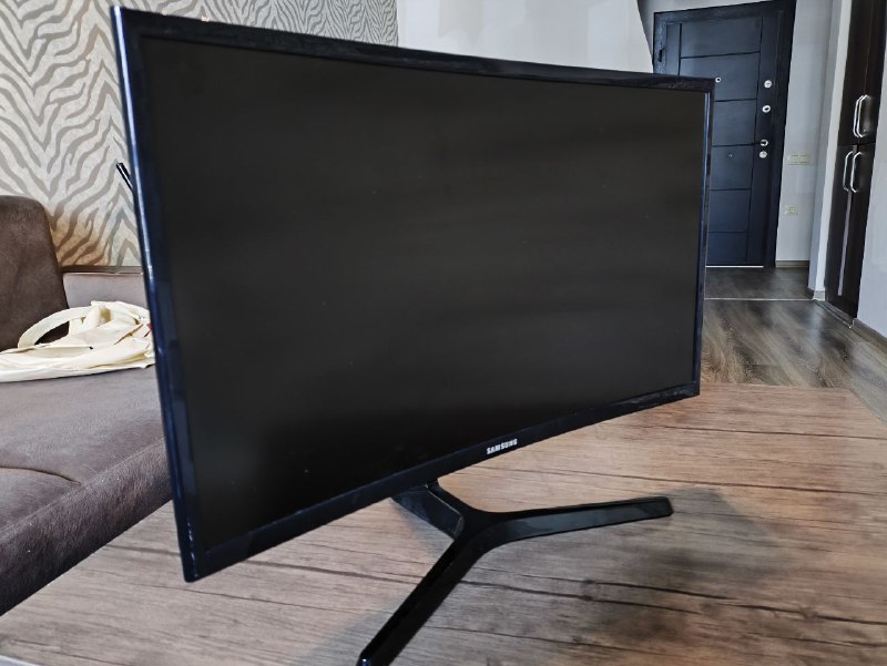Mac studio m1 max 64gb, Lenovo Thinkpad P15s, клавиатура Apple, монитор Samsung, Mi Band 8, усилитель WiFi Xiaomi, веб-камера Logitech, клавиатура, подставка под ноутбук, когтеточка 2
