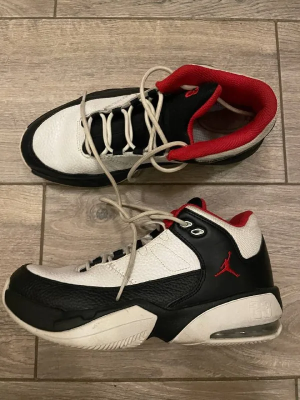 Nike Jordan Max Aura 3 Trainers 1