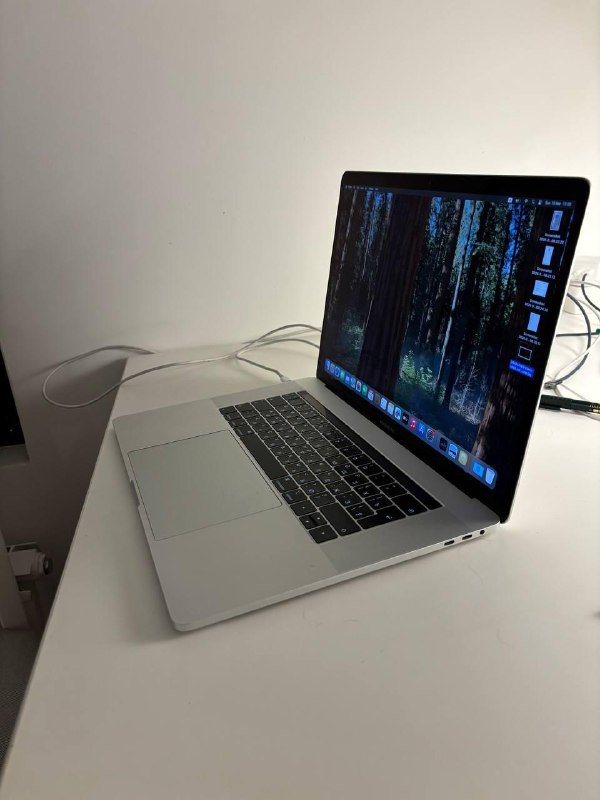 MacBook Pro 15" 2018 i7 16GB 512GB