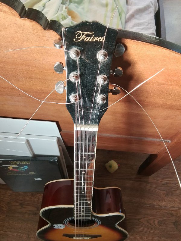 Акустическая гитара с чехлом и новыми струнами 3