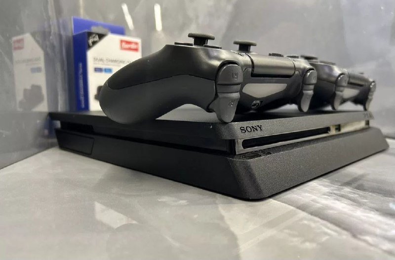 Sony PS4 Slim с двумя джойстиками 7