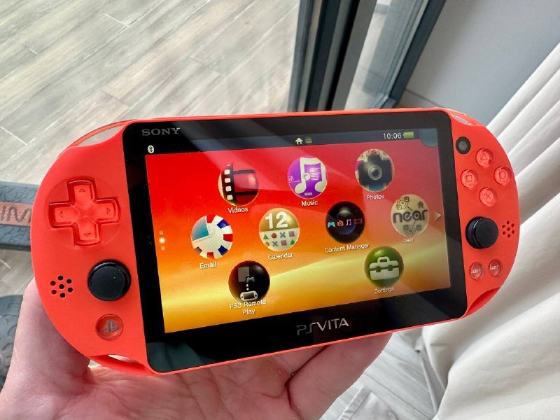 PS VITA 1100 и 2000 с флешками и зарядными