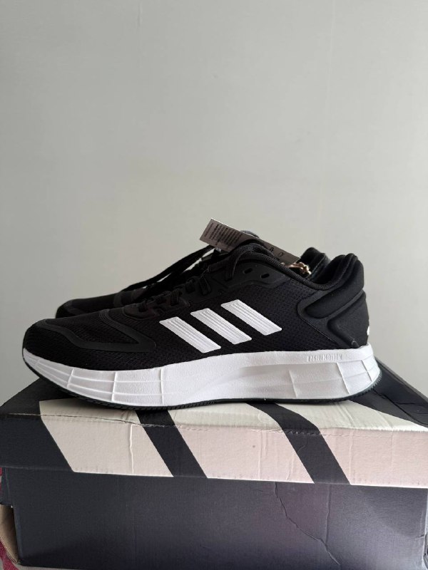 Женские кроссовки Adidas 2